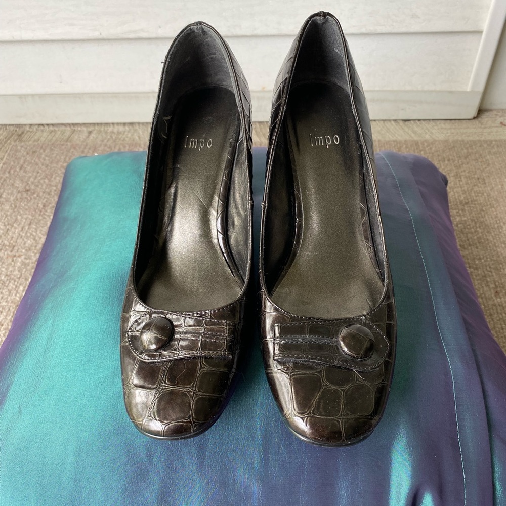 Gently used dark brown heels, Impo, 8.5. 👠✨💙
